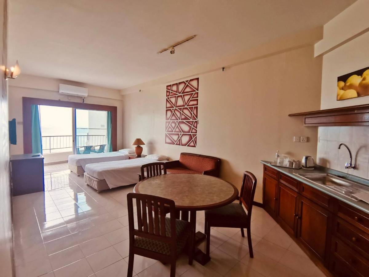 Seaview Deluxe Studio Couples Room S Tanjung Bungah (Penang) Exterior photo