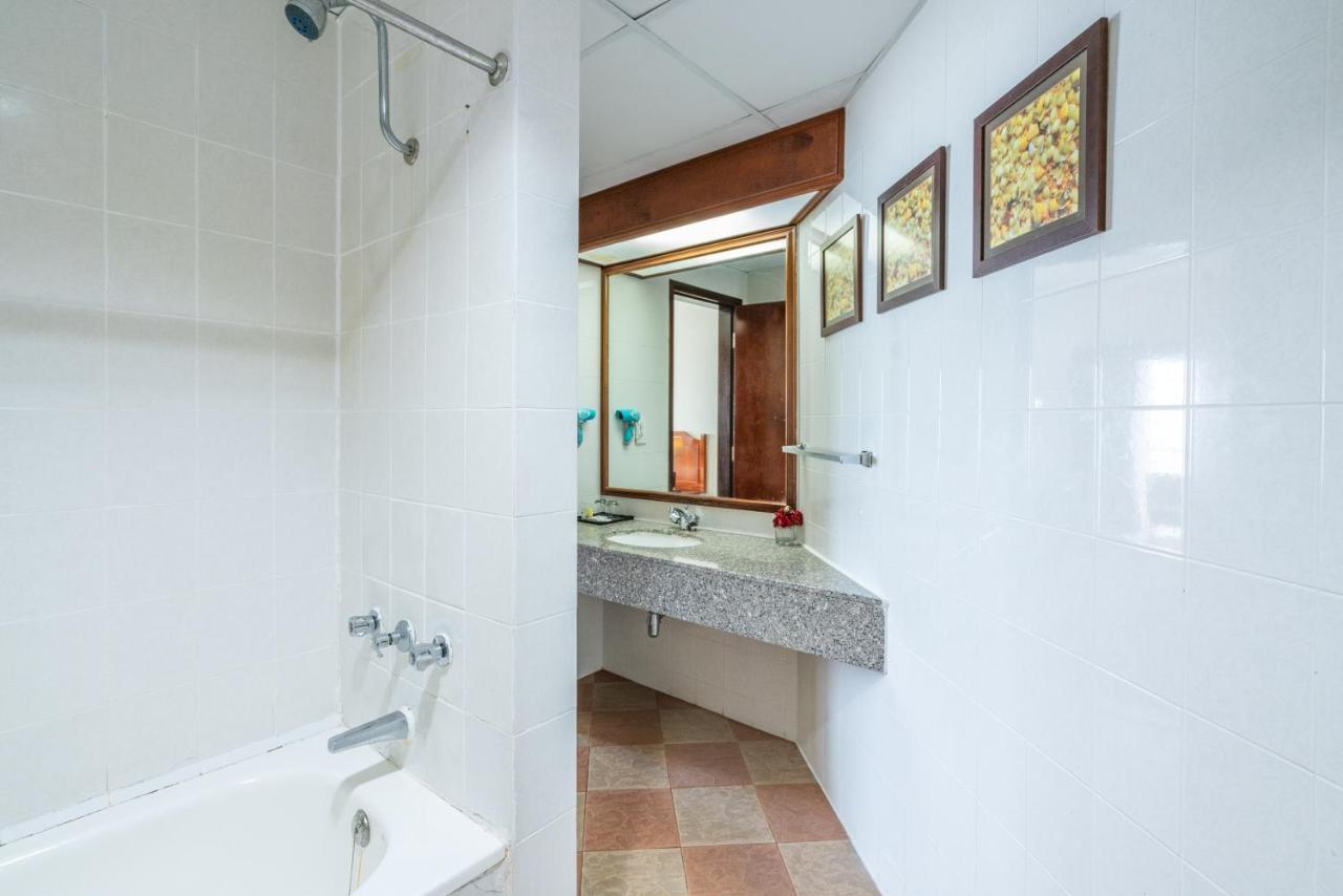 Seaview Deluxe Studio Couples Room S Tanjung Bungah (Penang) Exterior photo