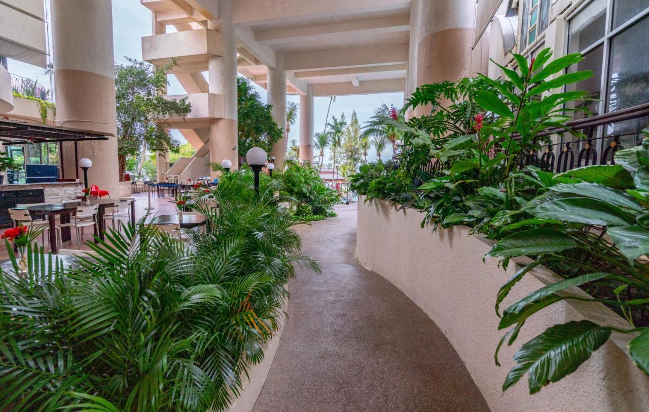 Seaview Deluxe Studio Couples Room S Tanjung Bungah (Penang) Exterior photo